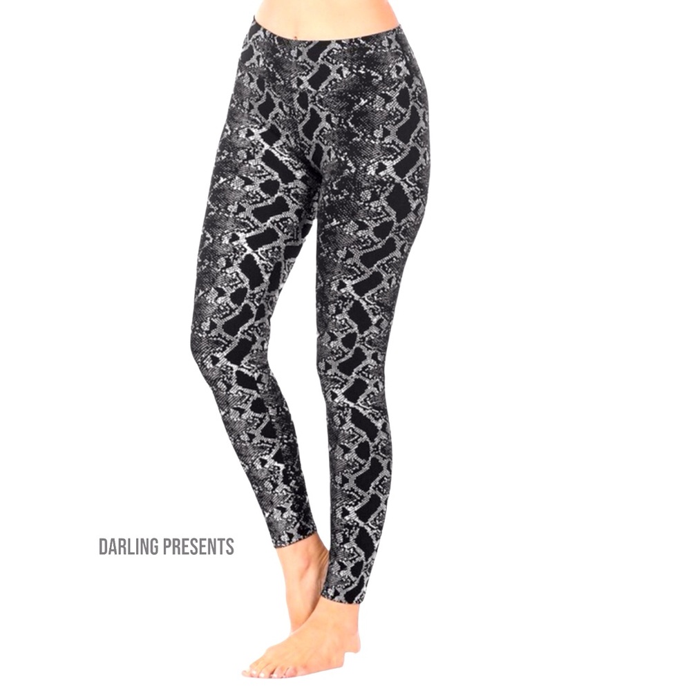 Zenana Metallic Snake Print Leggings Women Color Black & Silver Size S/M